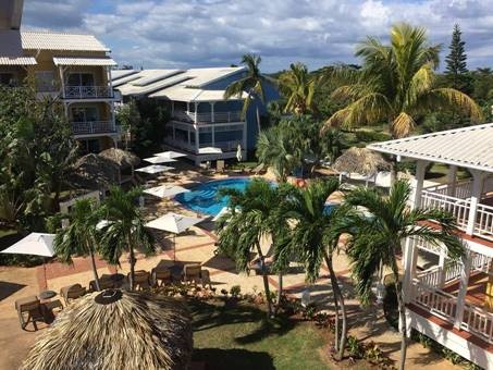 Royalton Hicacos i Cuba er et stort resort med stort basseng og flere barer