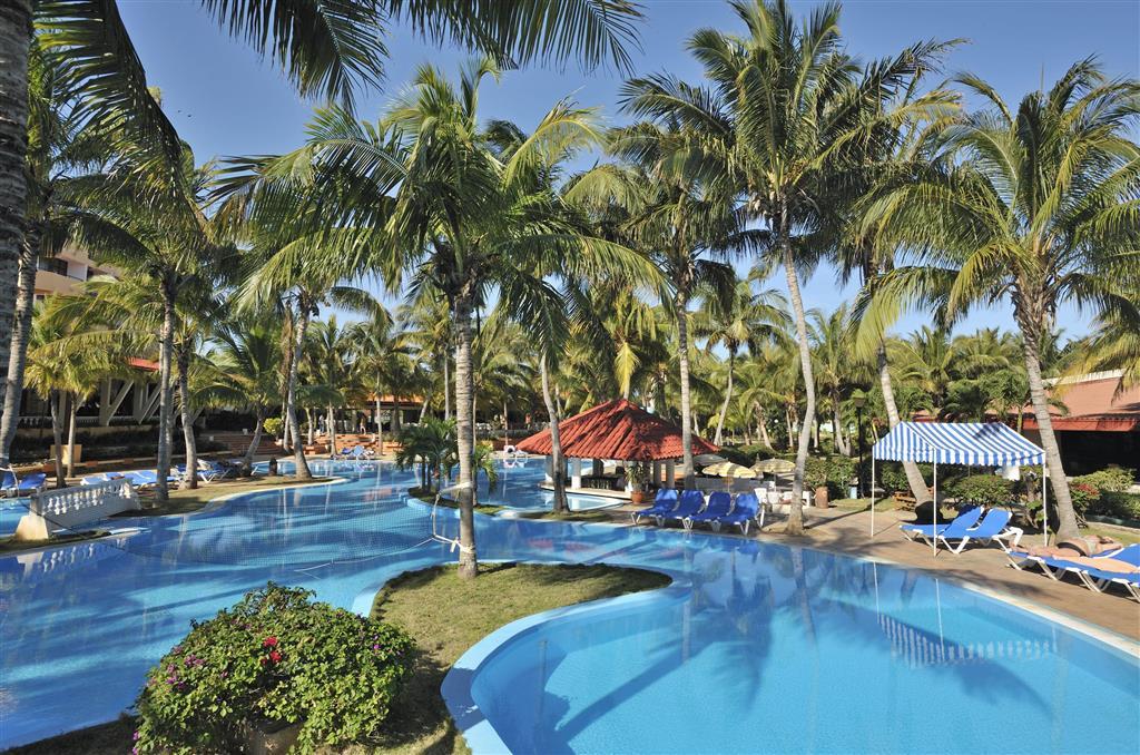 På deres reise til Cuba kan dere nyte livet på hotellet i Varadero